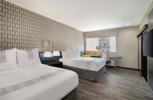 Tulsa Hotel | GLō Best Western Tulsa East Route 66
