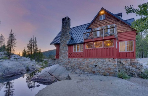 Tahoe National Forest House | Glacier Gap River Chalet
