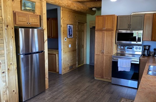 Babb Ski Chalet | Glacier Ridge - Chalet on Divide Ridge overlooking Glacier Park & St Mary Lakes