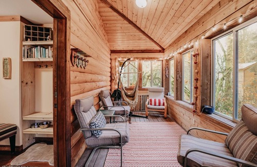 Warnick Cabin | Glacier Springs Cabin #21 - This family home says Cabin in the Country!