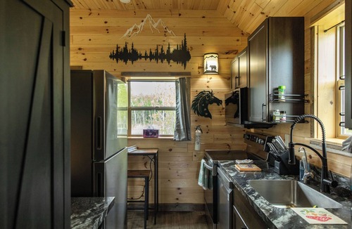 Babb House | Glacier Springs-Cozy Villa situated in an Aspen forest with view of Glacier Park