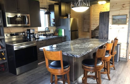 Babb Cabin | Glacier Summit - A Modern Villa Surrounded by the Forest, Wildlife & Rockies.