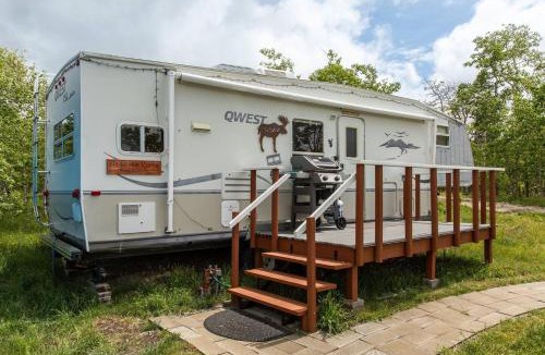 Babb Other | Glacier Vista - 30’ Glamper Trailer near Glacier