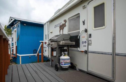 Babb Other | Glacier Vista - 30’ Glamper Trailer near Glacier
