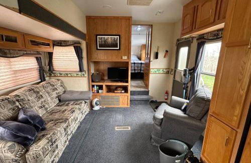 Babb Other | Glacier Vista - 30’ Glamper Trailer near Glacier