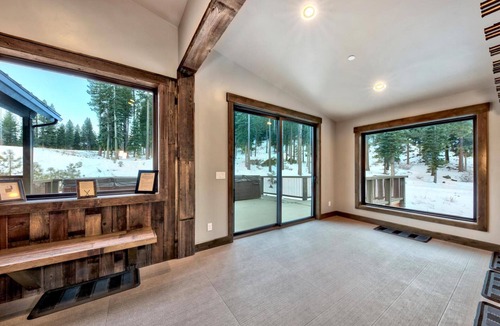 Truckee House | Glades Wilderness Lodge: 10,600sf, 10Br/11.5 Ba, Air Conditioning, 1.5 Acres, 22 Guests