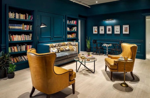 Beaconsfield Village Hotel | Gladstone Hotel & Suites