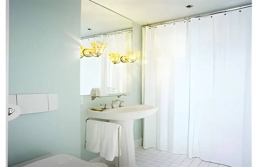 Beaconsfield Village Hotel | Gladstone Hotel & Suites