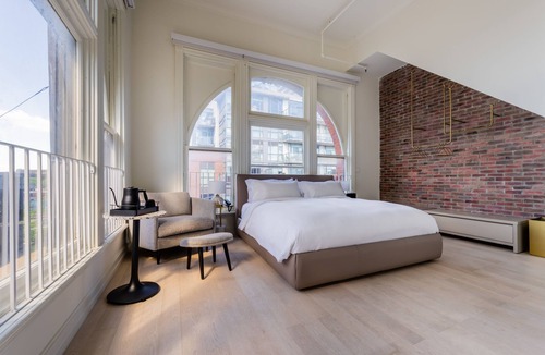 Little Portugal Hotel | Gladstone House