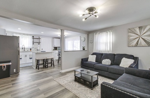 Gladstone House | Gladstone Retreat w/Gas Grill + Fire Pit