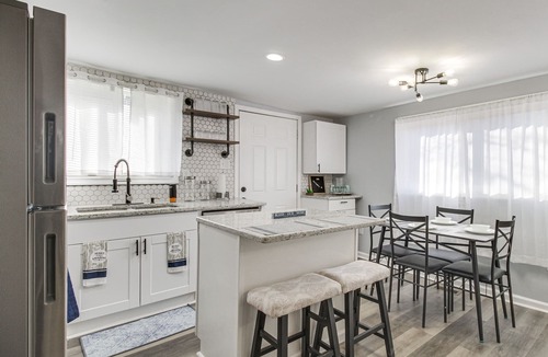 Gladstone House | Gladstone Retreat w/Gas Grill + Fire Pit