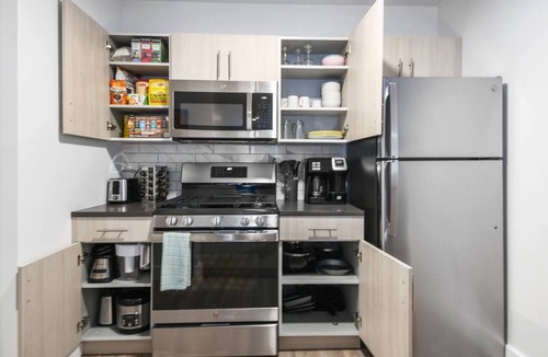 Orange Hotel | Glam! | 2BR apt | Free Parking