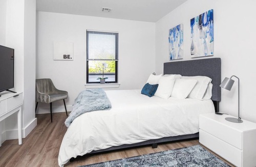 Orange Hotel | Glam! | 2BR apt | Free Parking