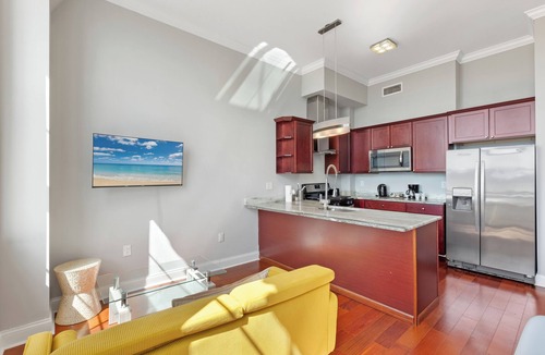 Olde Kensington Apartment | Glam Flat with View, Pool, Deck