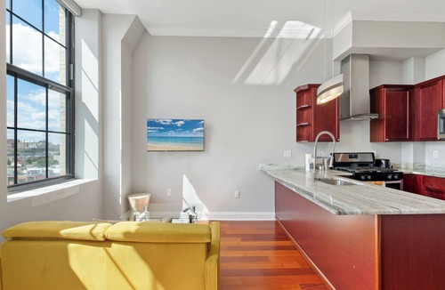 Olde Kensington Apartment | Glam Flat with View, Pool, Deck