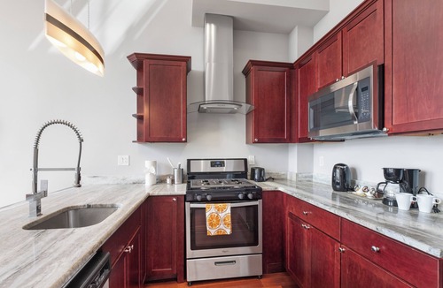 Olde Kensington Apartment | Glam Flat with View, Pool, Deck