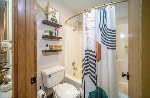 Indian Point Hotel | Glam Jam! - Newly Remodeled Stay in Style! Pets Stay Free