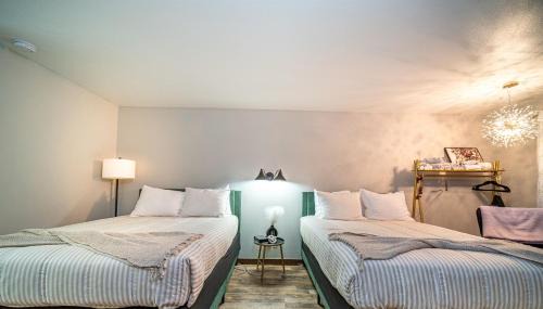 Indian Point Hotel | Glam Jam! - Newly Remodeled Stay in Style! Pets Stay Free