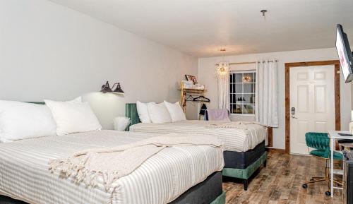 Indian Point Hotel | Glam Jam! - Newly Remodeled Stay in Style! Pets Stay Free