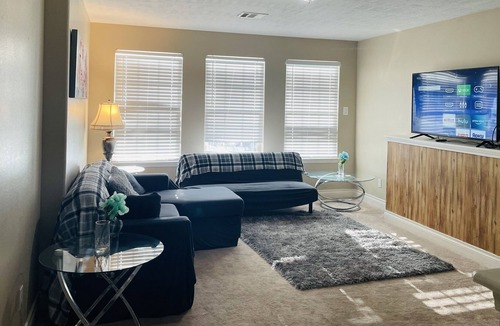 Missouri City House | Glamorous 3 Bedroom 2 Full Bath 18 Minutes From Med Center