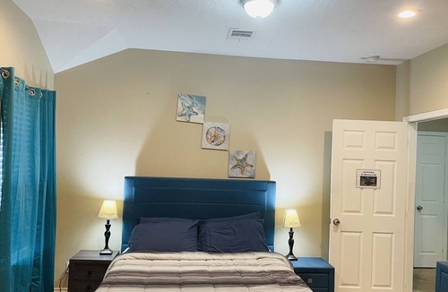 Missouri City House | Glamorous 3 Bedroom 2 Full Bath 18 Minutes From Med Center