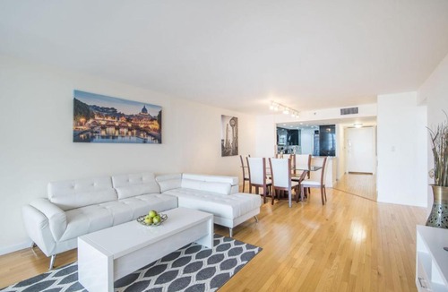 Downtown Miami Apartment | Glamorous 3 Bedroom With a Balcony View