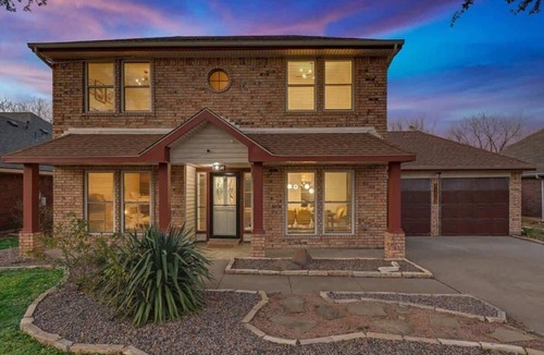 Mesquite House | Glamorous 4BR/2.5B Home with Pool, Game Room & Fire Pit
