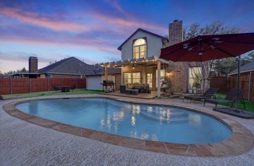 Mesquite House | Glamorous 4BR 2B Home with Pool Game Room & Fire Pit