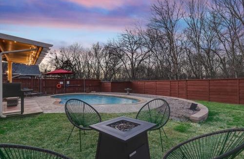 Mesquite House | Glamorous 4BR 2B Home with Pool Game Room & Fire Pit