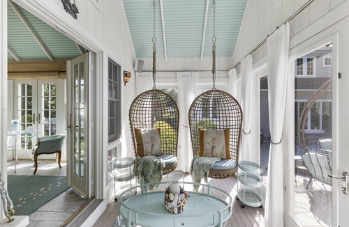 Newbury Cottage | Glamorous Cabana