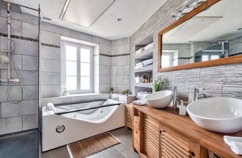 Vetheuil House | Glamorous-chic villa with private pool in Paris area