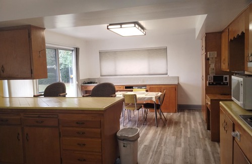 Arden Park Vista House | Glamorous Hidden Gem Central Location 1950's Style