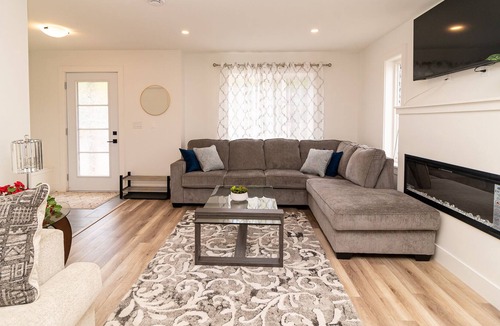 Halifax House | Glamorous new house for Business/Vacation travel