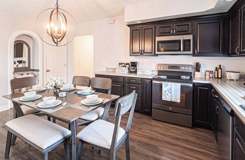 Evansville House | Glamorous Renovated Modern Home