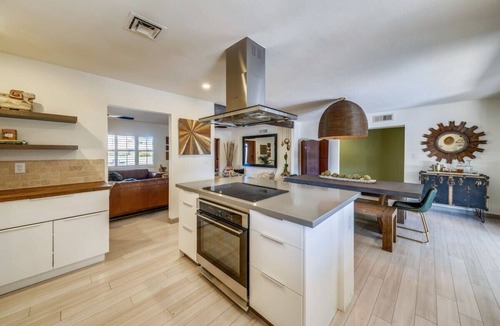 Scottsdale Country Acres House | Glamorous Renovated Desert Oasis, Heated Pool, Tub