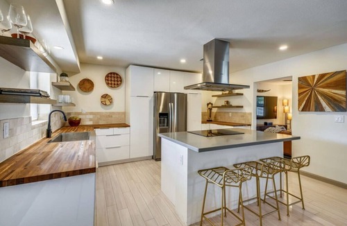 Scottsdale Country Acres House | Glamorous Renovated Desert Oasis, Heated Pool, Tub
