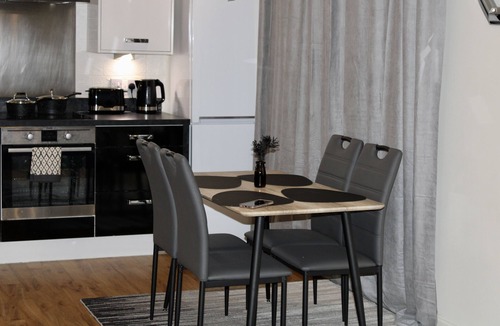 Upper Edmonton Apartment | Glamorous two bed flat