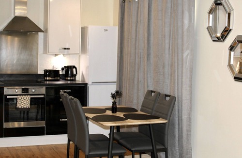 Upper Edmonton Apartment | Glamorous two bed flat