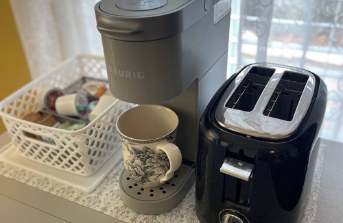 Kennebunk Apartment | Glamour meets Country Guest Suite with Hot Tub!