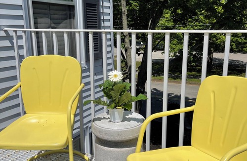 Kennebunk Apartment | Glamour meets Country Guest Suite with Hot Tub!