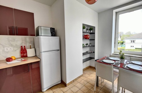 Puttelange-aux-Lacs Apartment | Glamour Red Apartment