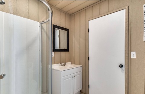 Gober Cabin | Glamp close to the city!