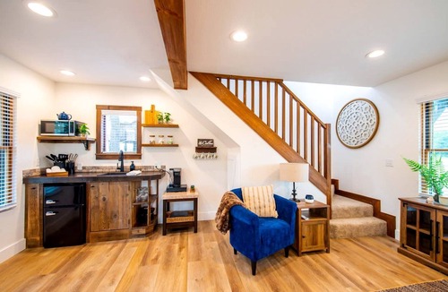 Elm Mott House | Glamping Cabin in Waco, Texas for Weekend Escapes to Nature