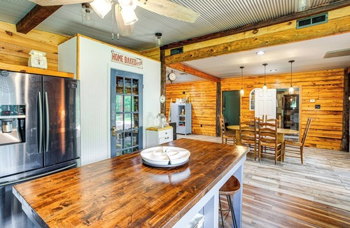 Orangeburg County Cabin | Glamping Cabin on Private Pond & Deck