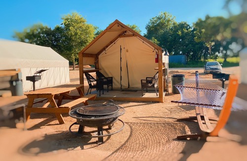Prairie Lea Cabin | Glamping Cabin with 2 Queen beds