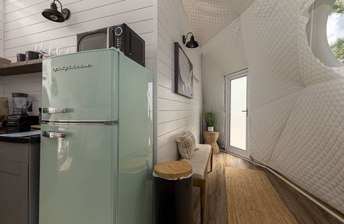 Simpson Apartment | Glamping Dome · Hot Tub, Fire Pit & Forest Views