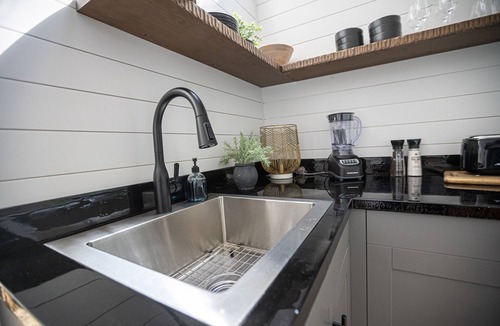 Simpson Apartment | Glamping Dome · Hot Tub, Fire Pit & Forest Views