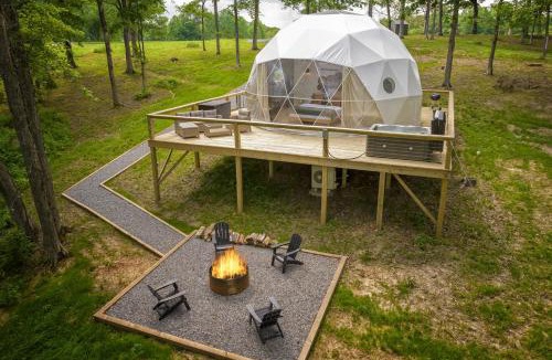 Simpson House | Glamping Dome Hot Tub, Fire Pit & Forest Views