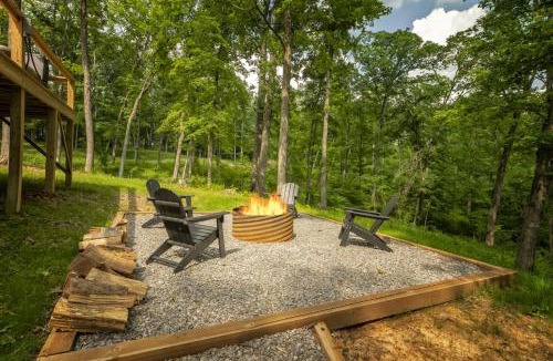 Simpson House | Glamping Dome Hot Tub, Fire Pit & Forest Views