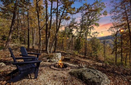 Wardensville House | Glamping dome w fire pit & BBQ stargazing